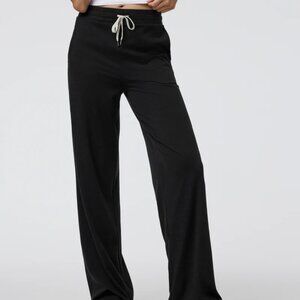 Vuori Halo Essential Wideleg pant black XS